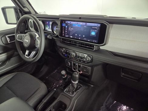 Certified 2025 Jeep Wrangler Sahara w/ Safety Group image 32