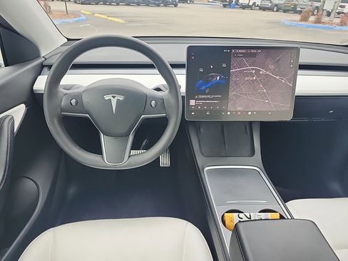 Used 2021 Tesla Model Y Long Range image 10