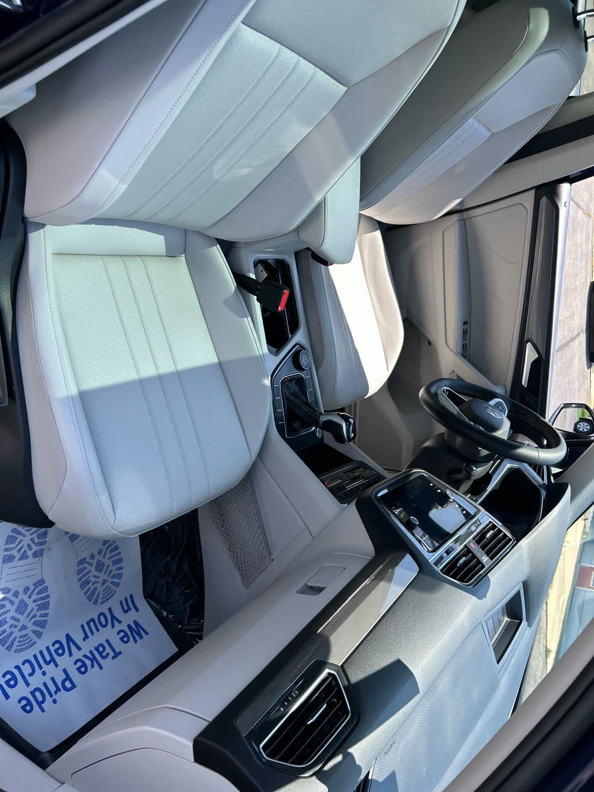 Used 2023 Volkswagen Tiguan SE w/ Panoramic Sunroof Package AWD/4WD image 26