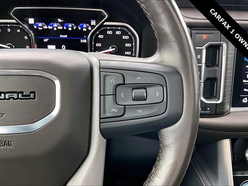 Used 2021 GMC Yukon Denali w/ Denali Premium Package image 12