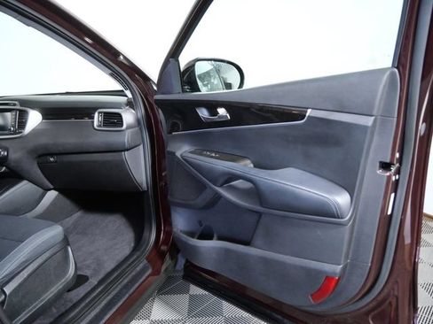 Used 2017 Kia Sorento AWD w/ LX Convenience Package image 10