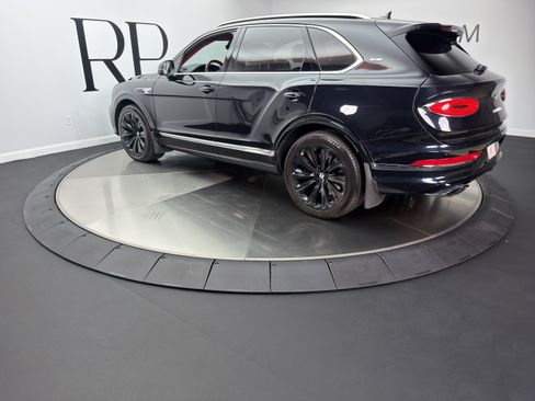 Used 2021 Bentley Bentayga w/ First Edition Specification AWD/4WD image 7