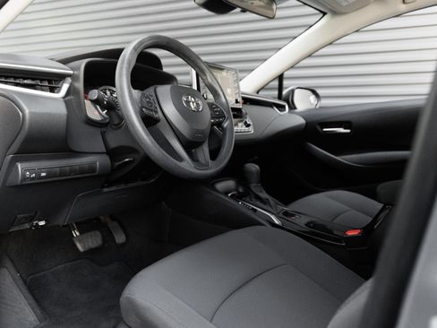 Used 2020 Toyota Corolla LE w/ Carpet Mat Package (TMS) FWD image 4