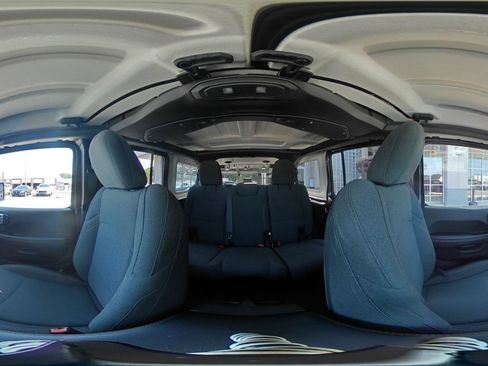 Used 2025 Jeep Wrangler Unlimited Sahara AWD/4WD image 41