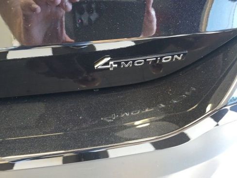 Certified 2025 Volkswagen Tiguan SE image 6