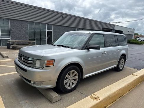 Used 2011 Ford Flex SE FWD image 1