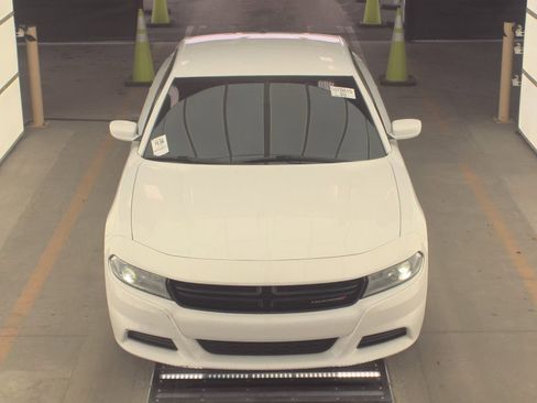 Used 2020 Dodge Charger SXT image 2