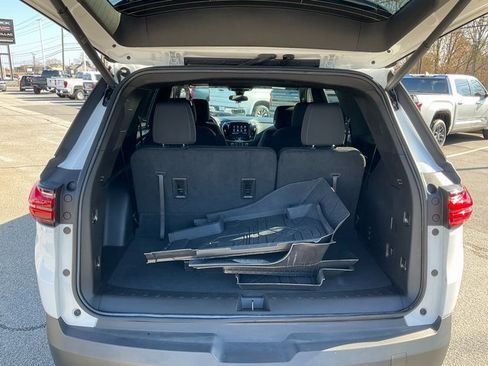 Used 2023 Chevrolet Traverse LT image 17