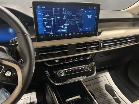 Used 2025 Lincoln Corsair AWD w/ Towing Package image 16