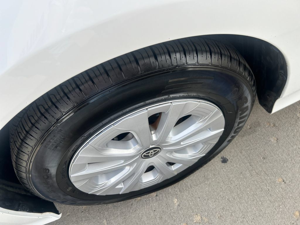 Used 2022 Toyota Prius LE FWD image 22