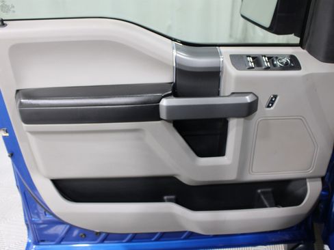 Used 2017 Ford F150 XLT w/ Equipment Group 302A Luxury AWD/4WD image 6