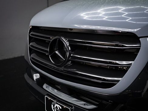 Used 2022 Mercedes-Benz Sprinter 3500 image 9
