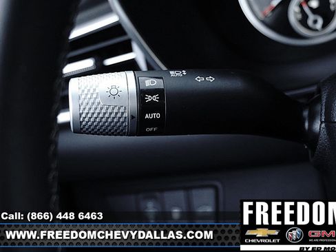 Used 2025 Genesis G70 2.5T image 25