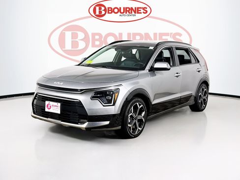 Used 2023 Kia Niro SX Touring image 7
