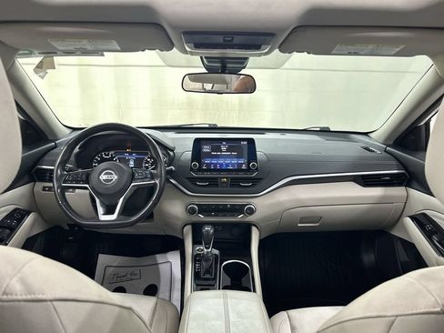 Used 2022 Nissan Altima 2.5 SV w/ SV Premium Package AWD/4WD image 18