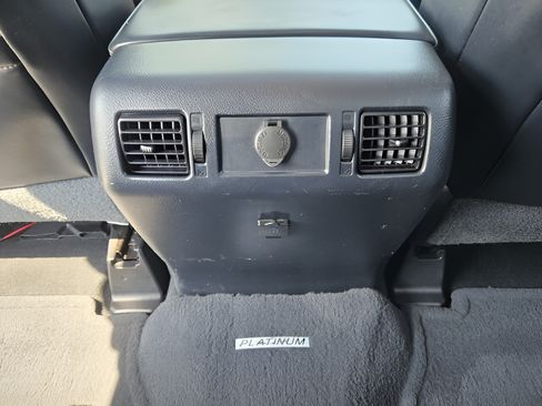 Used 2019 Toyota Tundra Platinum AWD/4WD image 10