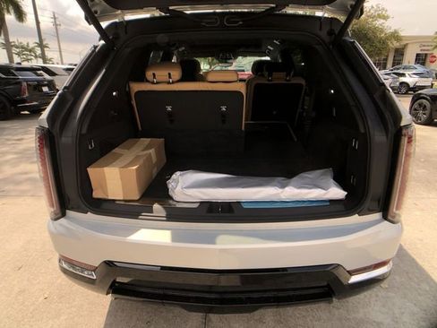 New 2025 Cadillac Escalade IQ Luxury 2 image 16