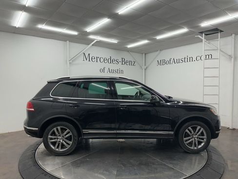 Used 2016 Volkswagen Touareg TDI image 8