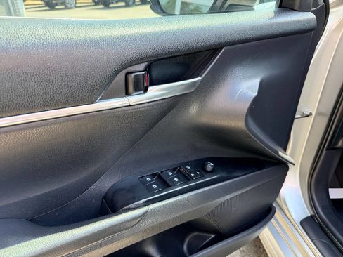 Used 2019 Toyota Camry SE image 14
