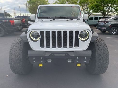 Used 2021 Jeep Gladiator Overland AWD/4WD image 6