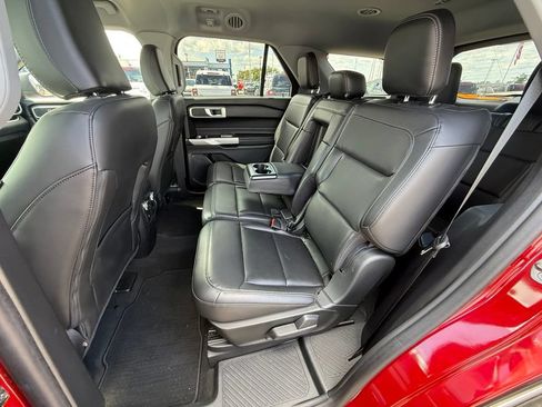 Used 2022 Ford Explorer XLT w/ Equipment Group 202A AWD/4WD image 19