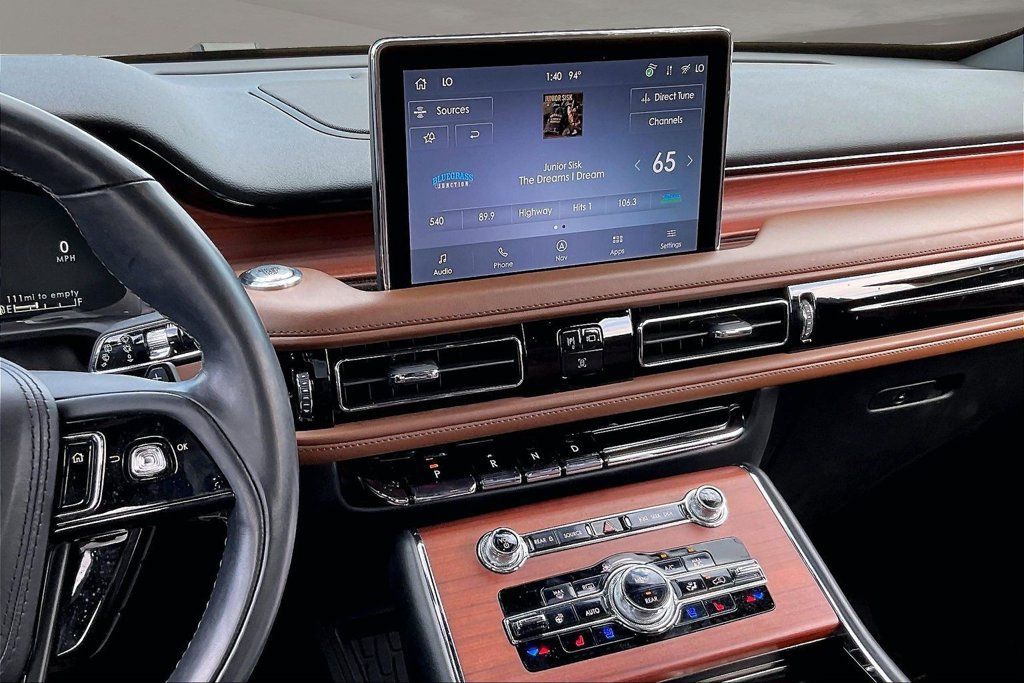 Used 2023 Lincoln Aviator Reserve w/ Equipment Group 201A AWD/4WD image 9