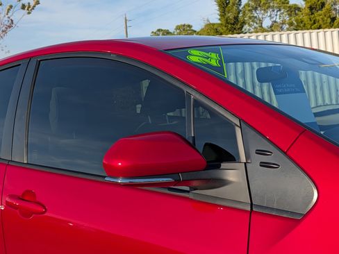 Used 2022 Toyota Prius LE image 10