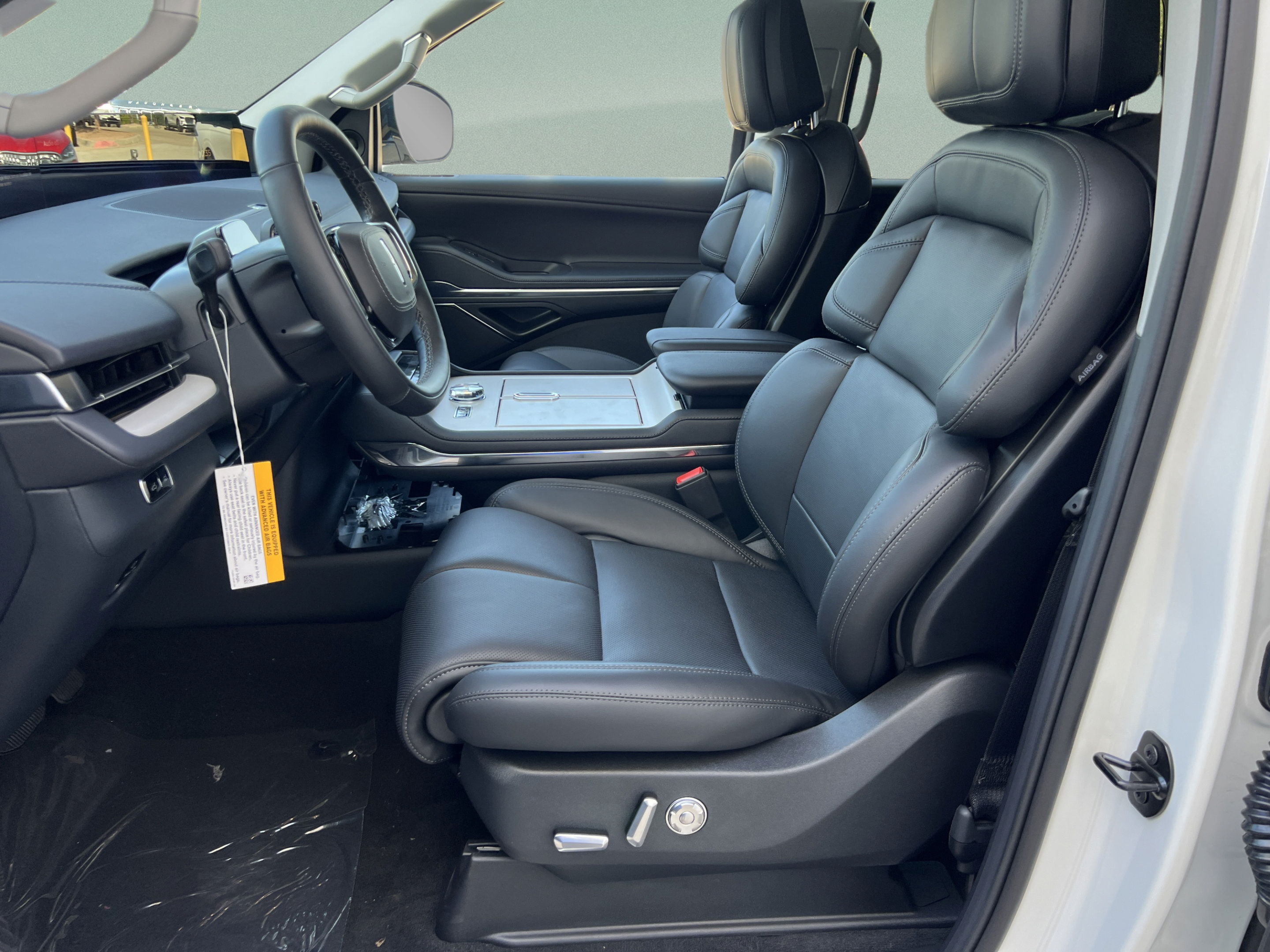 New 2027 Lincoln Navigator Premiere RWD image 9