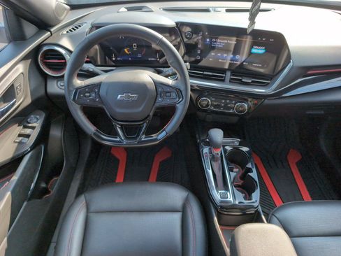 Used 2025 Chevrolet Trax RS w/ Sunroof Package FWD image 32