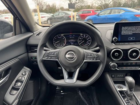 Used 2025 Nissan Sentra SV image 30