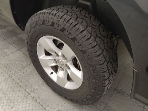 Used 2021 RAM 1500 Classic SLT AWD/4WD image 31
