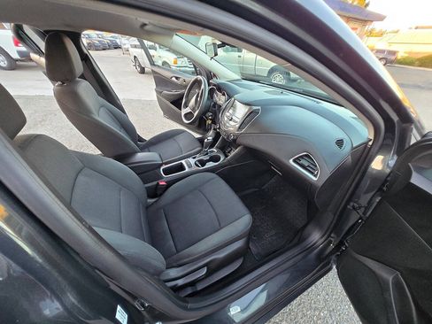 Used 2017 Chevrolet Cruze LT FWD image 34