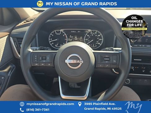 Used 2023 Nissan Rogue S AWD/4WD image 15
