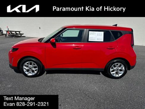 Used 2023 Kia Soul LX w/ LX Technology Package FWD image 4
