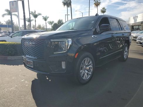 Used 2024 GMC Yukon Denali w/ Advanced Technology Package image 2