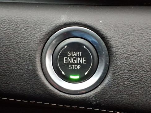 Used 2024 Cadillac Escalade Luxury AWD/4WD image 29