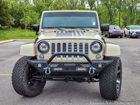 Used 2017 Jeep Wrangler Unlimited Sahara w/ Connectivity Group AWD/4WD image 4