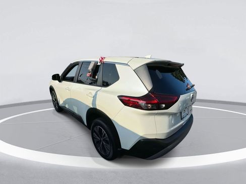 Used 2023 Nissan Rogue SV image 7