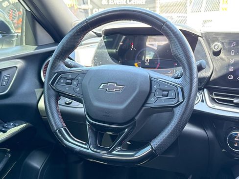 Used 2024 Chevrolet Trax RS w/ Sunroof Package FWD image 20