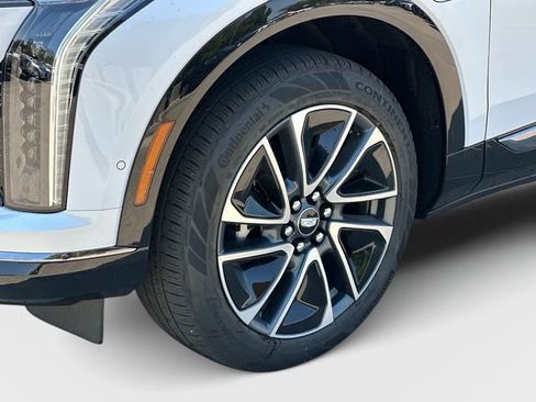 New 2027 Cadillac Optiq Sport w/ LPO, Floor Liner Package AWD/4WD image 17