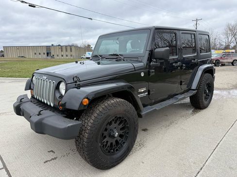 Used 2013 Jeep Wrangler Unlimited Sahara w/ Dual Top Group AWD/4WD image 1
