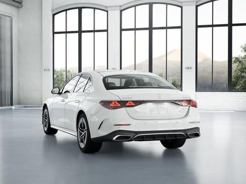 Used 2025 Mercedes-Benz E 350 4MATIC Sedan image 27