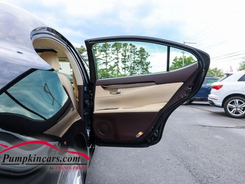 Used 2016 Lexus ES 350 w/ Luxury Package w/Wood Trim FWD image 19