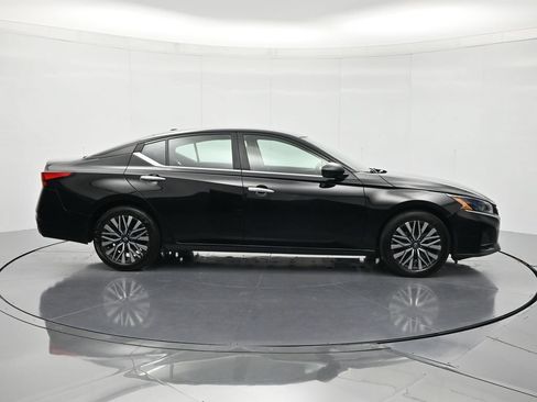 Used 2025 Nissan Altima 2.5 SV FWD image 4