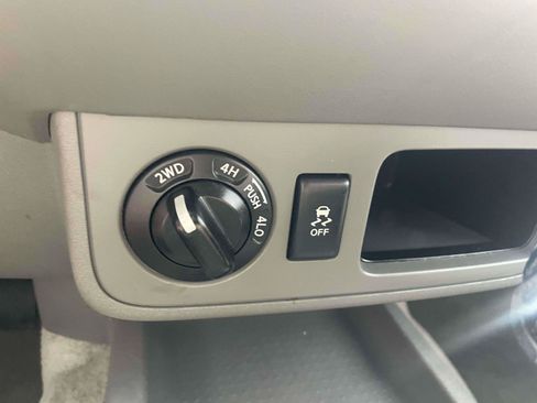Used 2018 Nissan Frontier SV AWD/4WD image 16