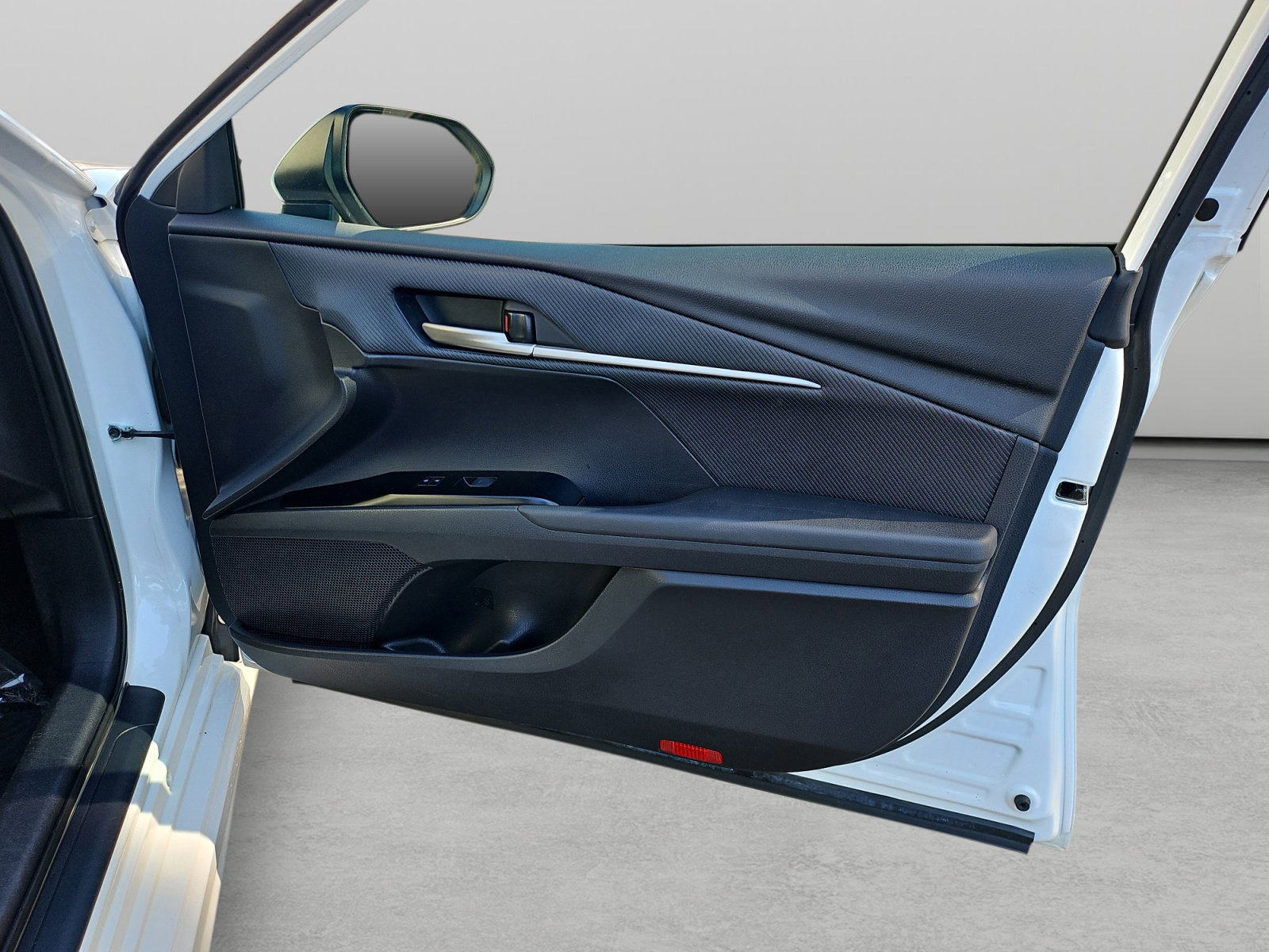 Used 2025 Toyota Camry SE FWD image 35