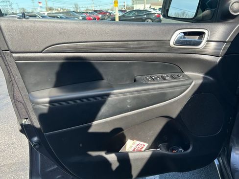 Used 2021 Jeep Grand Cherokee Laredo X image 13