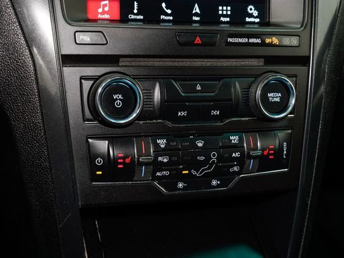 Used 2017 Ford Explorer XLT w/ Equipment Group 202A image 22