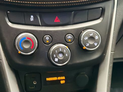 Used 2018 Chevrolet Trax LS FWD image 9