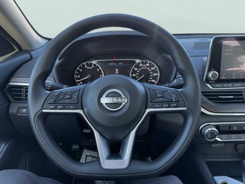 Used 2025 Nissan Altima 2.5 SV image 20